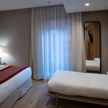 Отель Catalonia Eixample 1864